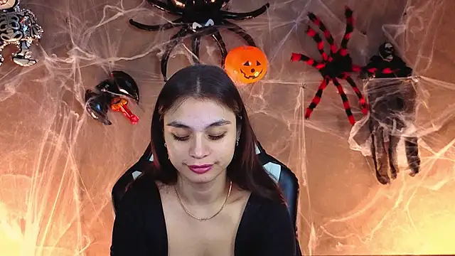 Leila Hefner online show from 23, 10, 2025