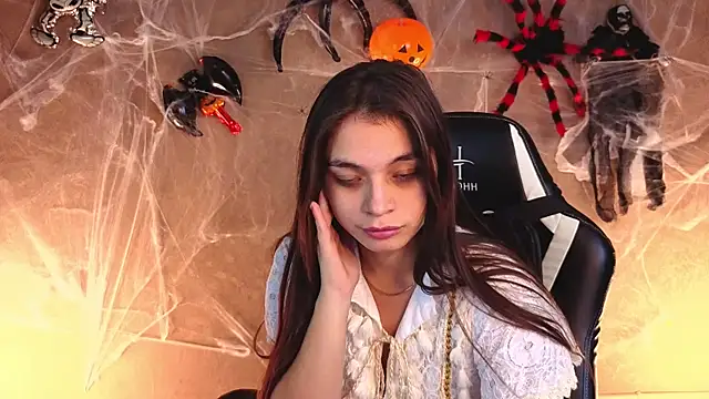 Leila Hefner online show from 30, 10, 2025