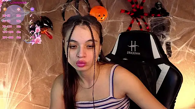 Leila Hefner online show from 4, 11, 2025