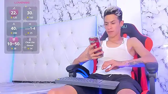 Snapshot of Leonardo-bigcock chatting on 8, 4, 2026 Leonardo-bigcock online show from 8, 4, 2026