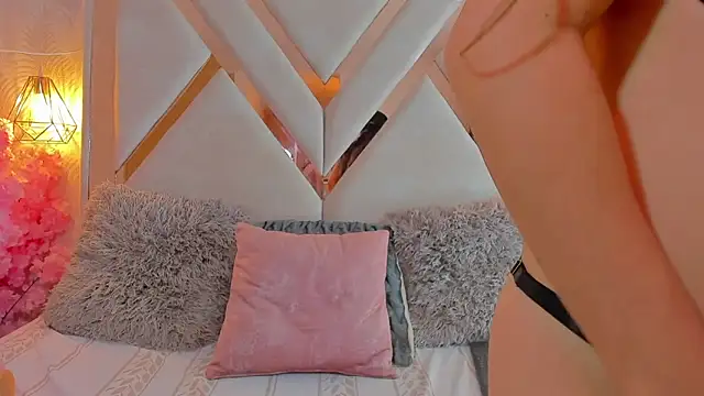 Snapshot of anni_honeyriveras chatting on 5, 4, 2026 anni honeyriveras online show from 5, 4, 2026