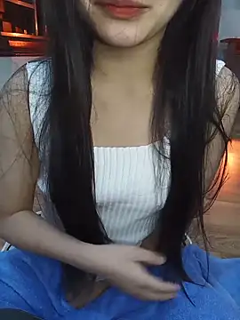 Emi Fujin online show from 28, 11, 2025