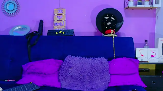 Snapshot of CristalRose chatting on 18, 3, 2026 CristalRose online show from 18, 3, 2026