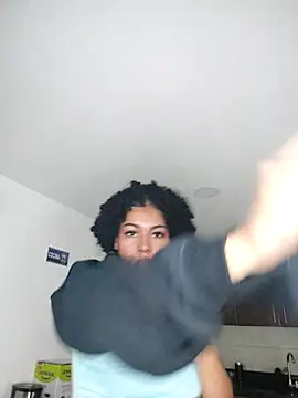 Snapshot of delaylacruz chatting on 12, 10, 2025 delaylacruz online show from 12, 10, 2025