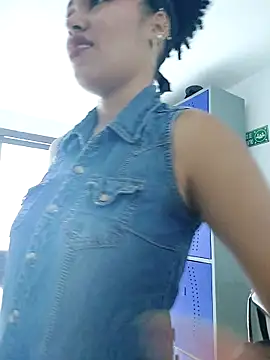 Snapshot of delaylacruz chatting on 13, 10, 2025 delaylacruz online show from 13, 10, 2025