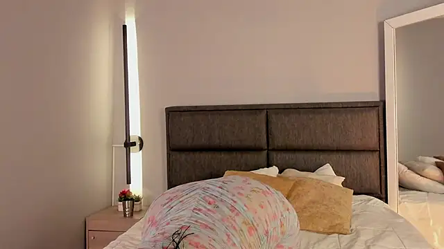 Emma  clark  online show from 30, 3, 2026