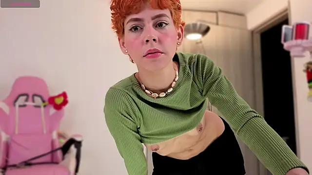 Snapshot of colette_e chatting on 8, 10, 2025 colette e online show from 8, 10, 2025