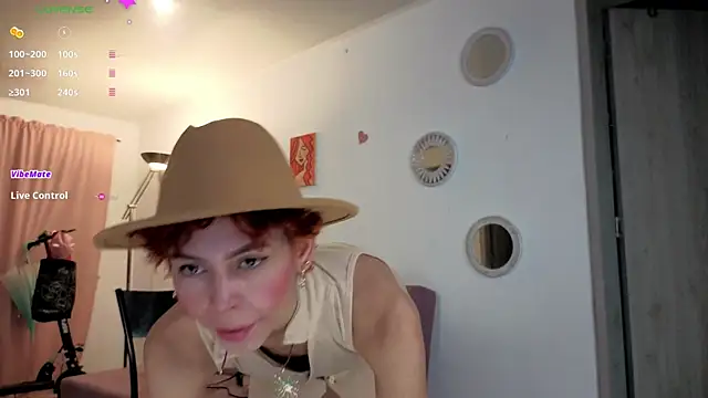 Snapshot of colette_e chatting on 27, 11, 2025 colette e online show from 27, 11, 2025