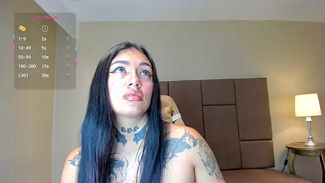 AlexiaCooperr online show from 27, 4, 2026