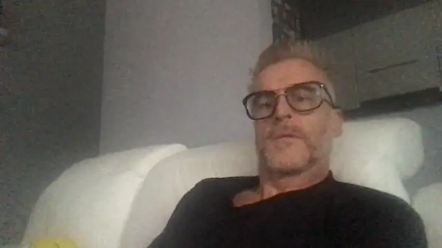 Axl hot online show from 23, 9, 2025