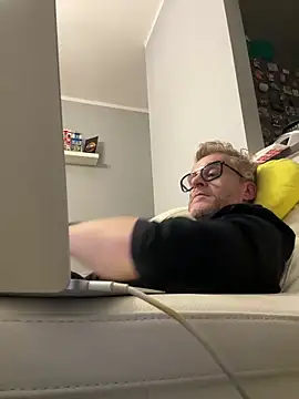 Axl hot online show from 20, 2, 2026