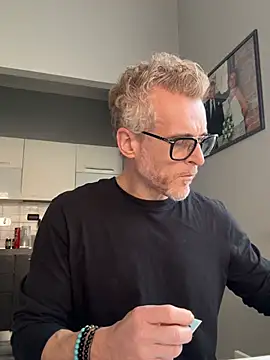 Axl hot online show from 21, 2, 2026