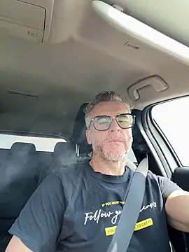 Axl hot online show from 19, 4, 2026