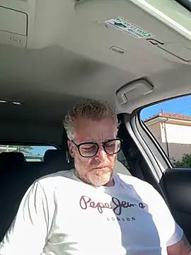 Axl hot online show from 23, 4, 2026