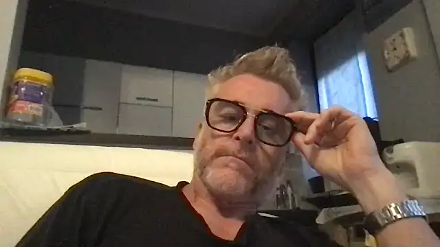 Snapshot of Axl_hot chatting on 5, 6, 2026 Axl hot online show from 5, 6, 2026