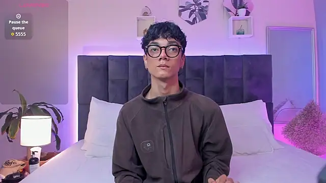 Snapshot of Phillicious__ chatting on 17, 9, 2025 Phillicious online show from 17, 9, 2025