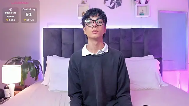 Snapshot of Phillicious__ chatting on 1, 10, 2025 Phillicious online show from 1, 10, 2025