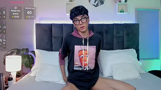 Snapshot of Phillicious__ chatting on 3, 10, 2025 Phillicious online show from 3, 10, 2025