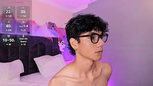 Snapshot of Phillicious__ chatting on 10, 10, 2025 Phillicious online show from 10, 10, 2025