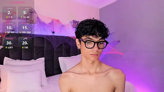 Snapshot of Phillicious__ chatting on 11, 10, 2025 Phillicious online show from 11, 10, 2025