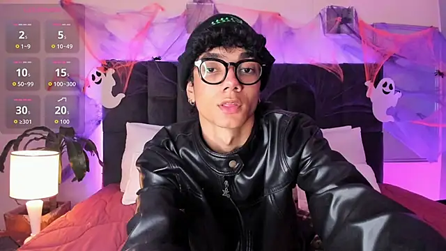 Snapshot of Phillicious__ chatting on 17, 10, 2025 Phillicious online show from 17, 10, 2025