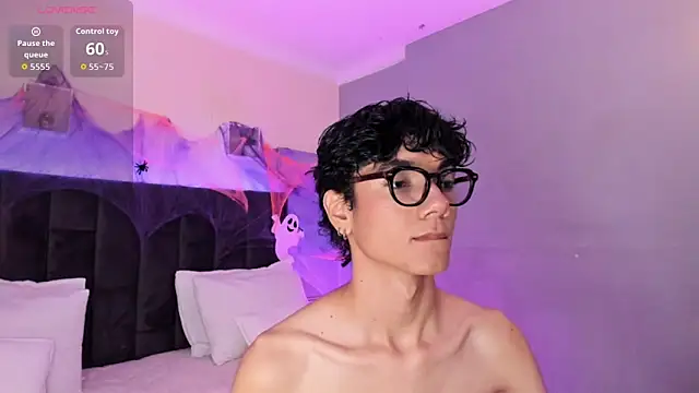 Snapshot of Phillicious__ chatting on 17, 10, 2025 Phillicious online show from 17, 10, 2025