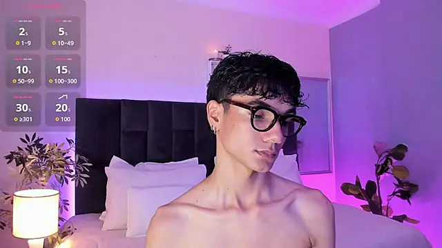 Snapshot of Phillicious__ chatting on 7, 11, 2025 Phillicious online show from 7, 11, 2025