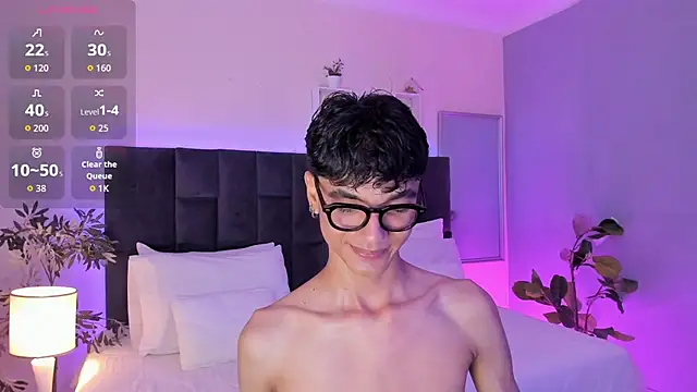 Snapshot of Phillicious__ chatting on 8, 11, 2025 Phillicious online show from 8, 11, 2025