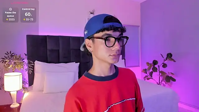 Snapshot of Phillicious__ chatting on 14, 11, 2025 Phillicious online show from 14, 11, 2025