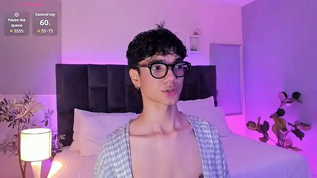 Snapshot of Phillicious__ chatting on 22, 11, 2025 Phillicious online show from 22, 11, 2025