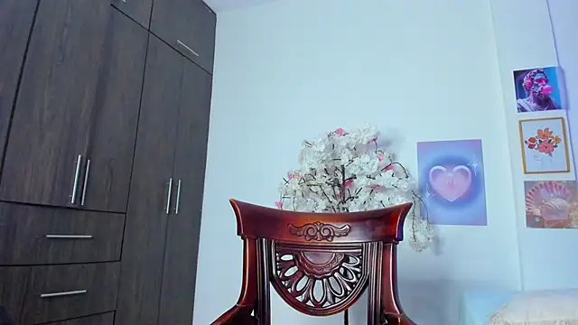 ashly pnik1 online show from 6, 11, 2025