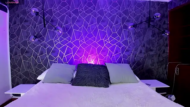 Tanit Mora online show from 26, 11, 2025