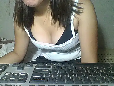 Skinny PinayGirljust18 online show from 19, 4, 2026