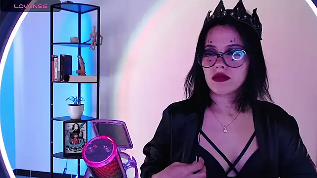 Snapshot of girldom chatting on 14, 10, 2025 girldom online show from 14, 10, 2025