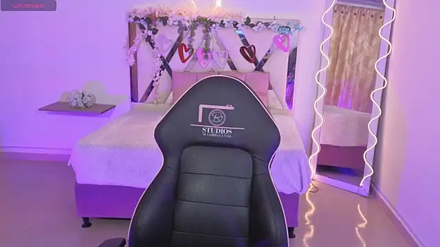 ZURY TAY online show from 16, 10, 2025