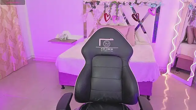 ZURY TAY online show from 28, 10, 2025