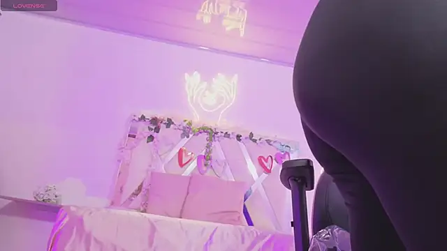 ZURY TAY online show from 26, 11, 2025