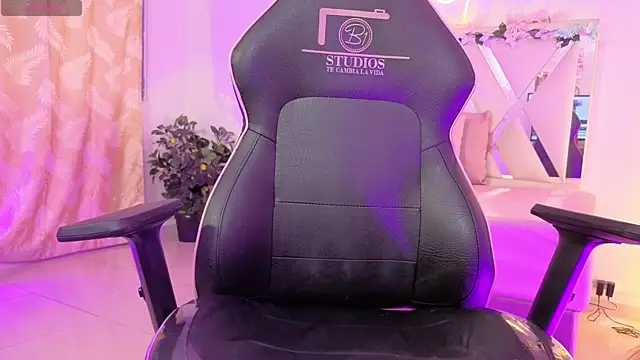 ZURY TAY online show from 4, 6, 2026