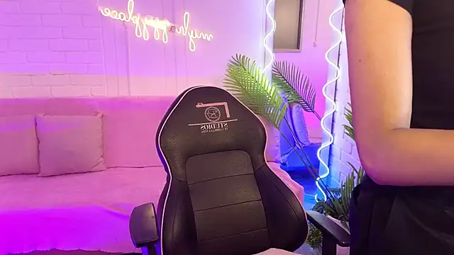 artemiss tay online show from 10, 10, 2025