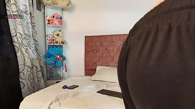 Snapshot of azul_honey chatting on 8, 7, 2026 azul honey online show from 8, 7, 2026