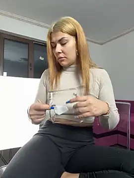 MiaKiittyy online show from 11, 11, 2025