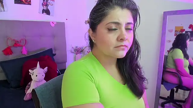 TifanyAmazinng online show from 5, 3, 2026