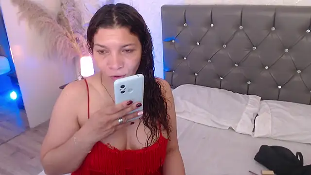 Snapshot of Serena_Houstonn chatting on 12, 5, 2026 Serena Houstonn online show from 12, 5, 2026