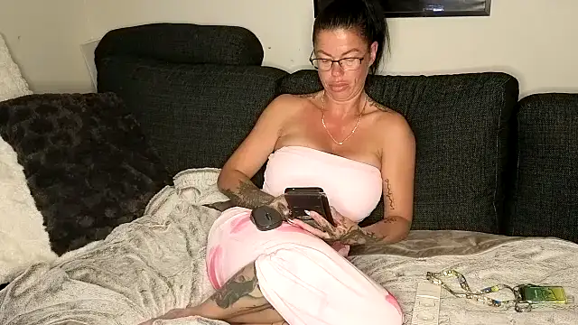 Snapshot of sexygilf82 chatting on 8, 6, 2026 sexygilf82 online show from 8, 6, 2026