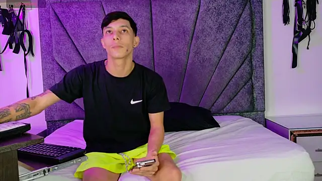 ZafiroAndFlynn online show from 19, 4, 2026