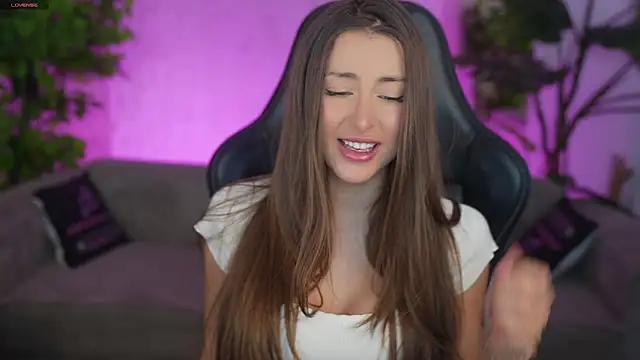 Luna secretgirl online show from 26, 4, 2026