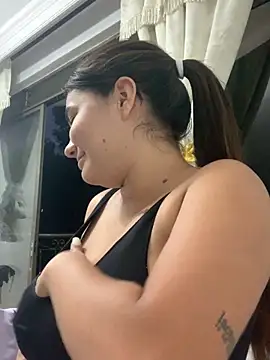 Snapshot of Laia_Gomez chatting on 17, 11, 2025 Laia Gomez online show from 17, 11, 2025