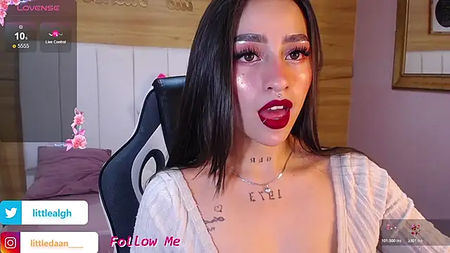 Snapshot of Abril_Velvet_a_ chatting on 22, 10, 2025 Abril Velvet a online show from 22, 10, 2025