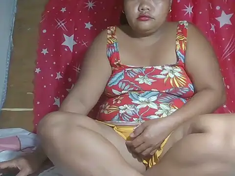 Snapshot of hot_mom13 chatting on 18, 11, 2025 hot mom13 online show from 18, 11, 2025