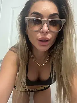 KaseyQuinn  online show from 9, 9, 2025